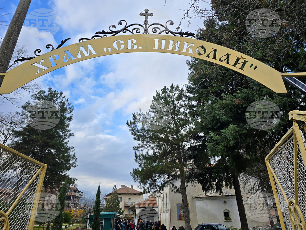 Възпитаници на Трето основно училище в Петрич четоха църковни текстове за Рождество Христово в местния храм „Св. Николай Чудотворец“