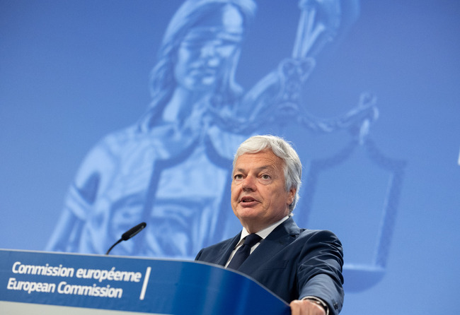 Белгийските власти продължават с претърсванията по разследването срещу бившия еврокомисар Дидие Рейндерс