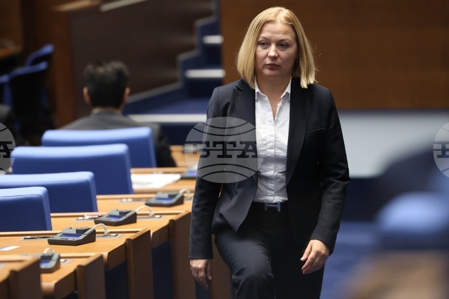 Общата позиция на нашата парламентарна група е, че България трябва да има редовно управление, каза Надежда Йорданова от ПП-ДБ