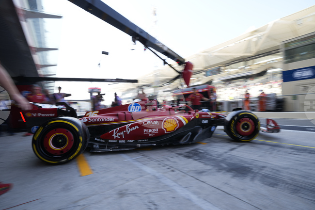 Шарл Льоклер бе най-бърз в първата тренировка в Абу Даби, но получи наказание с десет места на стартовата решетка за неделното Гран при