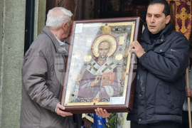 Ямбол - икона с мощи на свети Николай Чудотворец