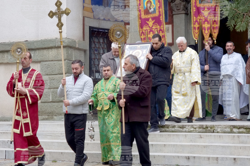 Икона с мощи на свети Николай Мирликийски Чудотворец ще предвожда литийно шествие на Никулден в Ямбол
