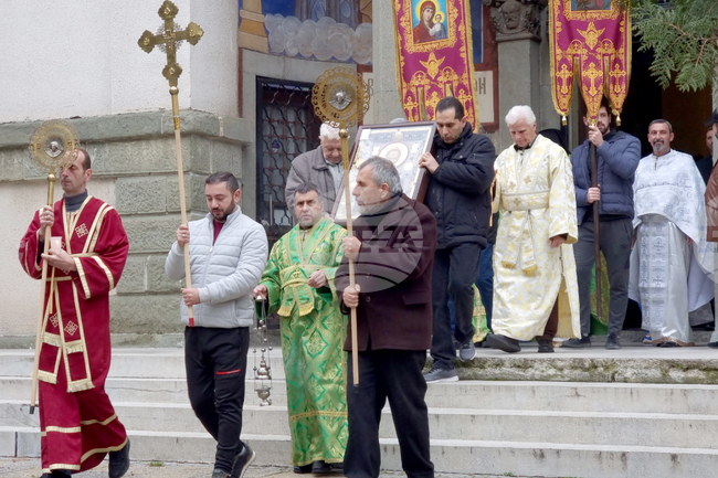 Икона с мощи на свети Николай Мирликийски Чудотворец ще предвожда литийно шествие на Никулден в Ямбол