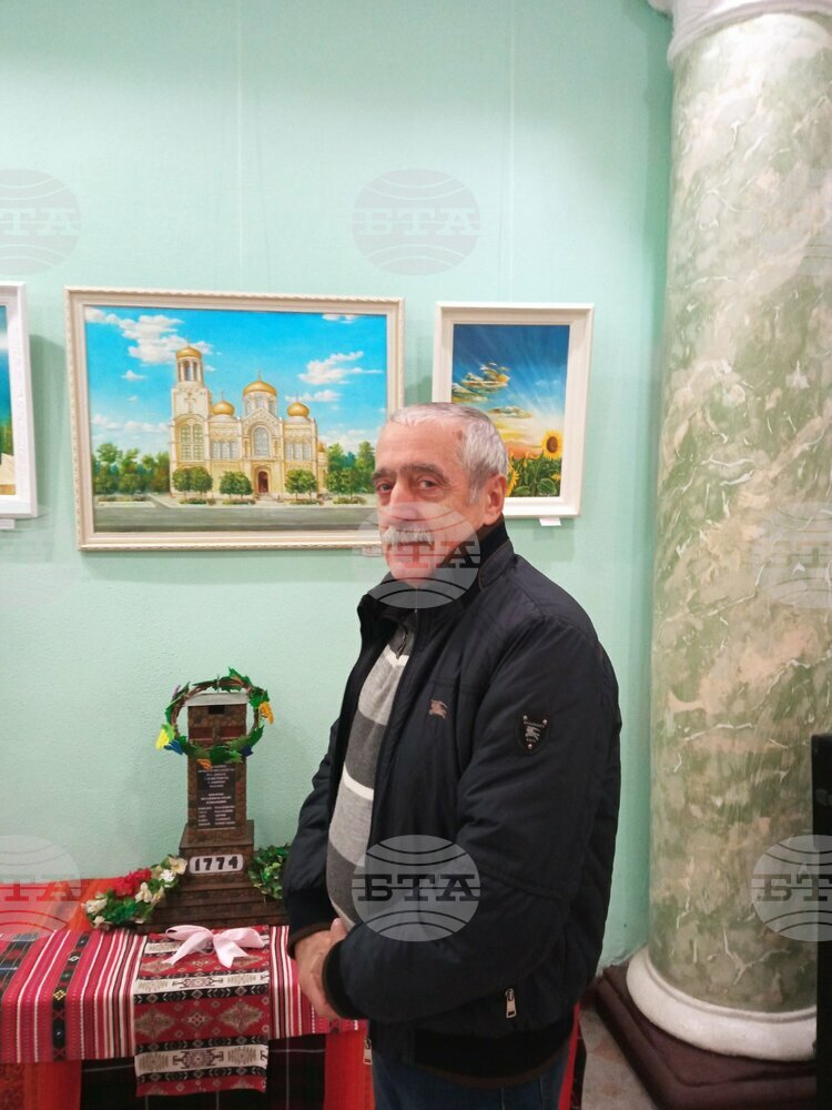 Изложба на самоук художник от български произход бе открита в Българския център в Одеса