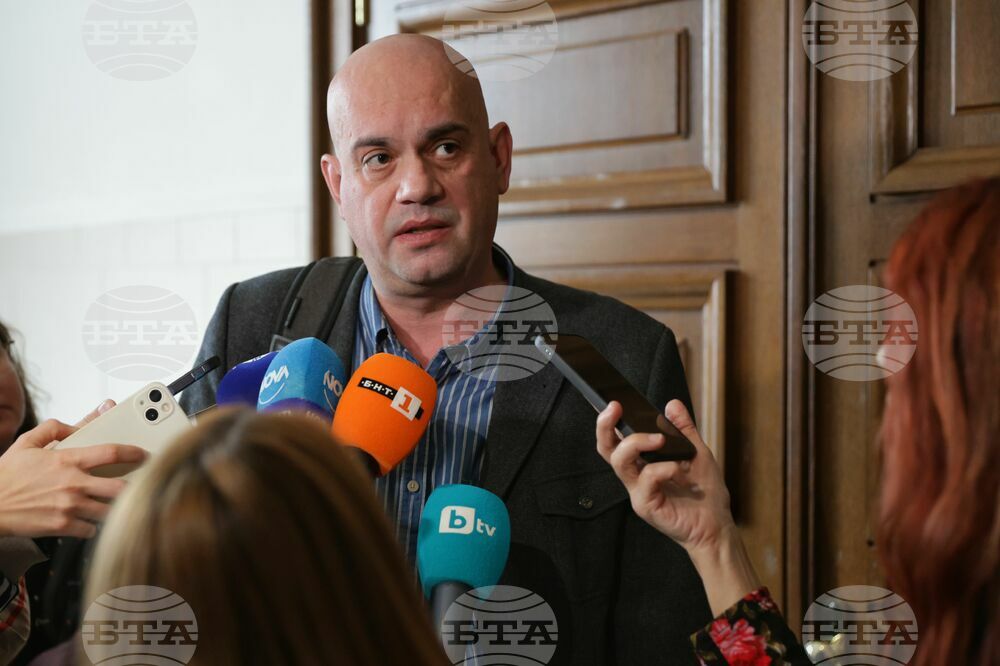 Prosecution Service Opposes Expulsion of Delyan Peevski and Aides from MRF
