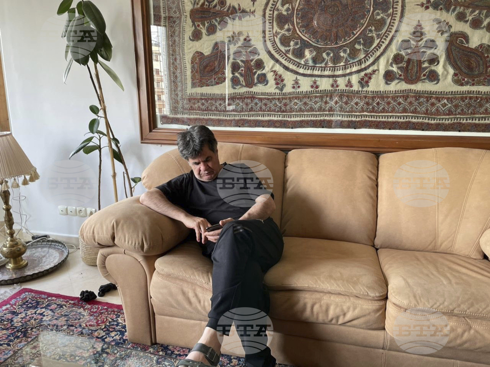 Протестите в Иран целят "да придвижат историята напред", заяви режисьорът Джафар Панахи