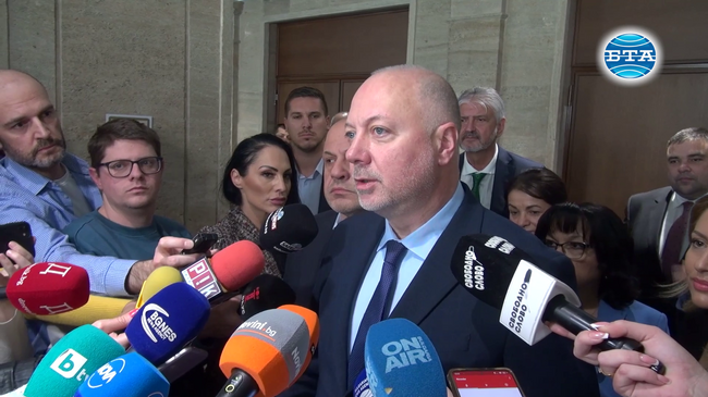 Видя се, че без гласовете на ГЕРБ-СДС не може да бъде избран председател на парламента, коментира Росен Желязков