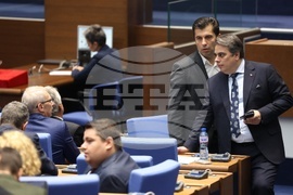 Парламент - първо заседание - избран председател