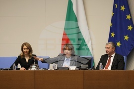 Парламент - първо заседание - избран председател