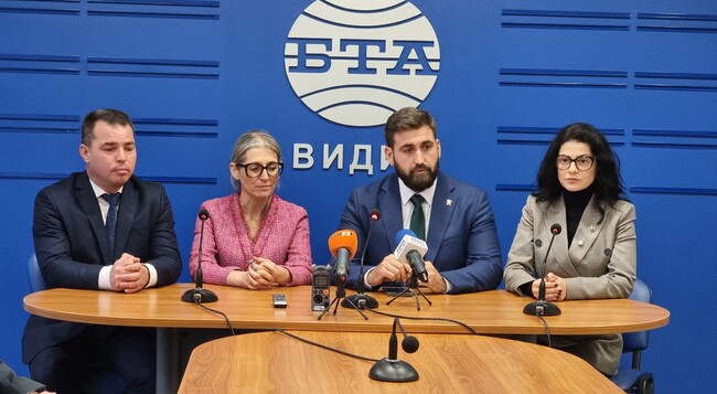 Пресконференция на българските евродепутати Емил Радев и Андрей Новаков във връзка с пропускателните режими на "Дунав мост 2" и възможността за работа в различни режими на контрол между България и Румъния