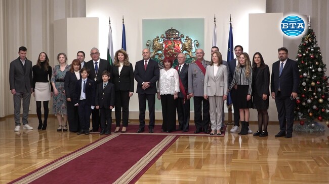 Президентът Румен Радев връчи висши държавни отличия