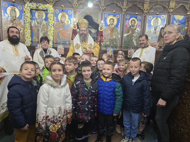 Добрите дела украсяват нашите души, каза Неврокопският митрополит Серафим в петричкия храм "Свети Николай"