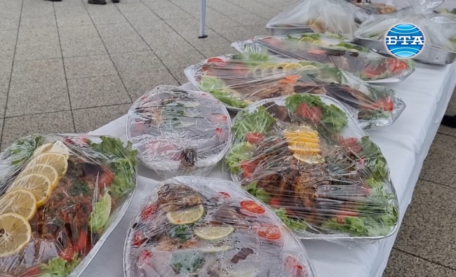 Враца отбеляза Никулден с благотворителен базар на никулденски шарани, курбан и водосвет за здраве