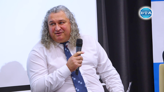 Търговската гимназия в Бургас е сред училищата, в които ще бъде изградена STEM лаборатория, заяви директорът Павел Чепов