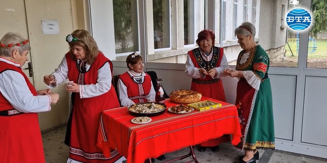 Възстановка на обичая „Рибена черква“ пресъздадоха самодейците от Народно читалище „Нов живот – 1909“ в разградското село Ушинци