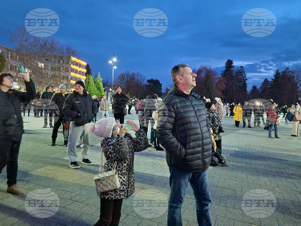 Търговище - коледна елха - светлини