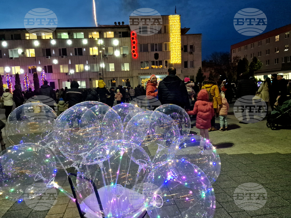 Търговище - коледна елха - светлини