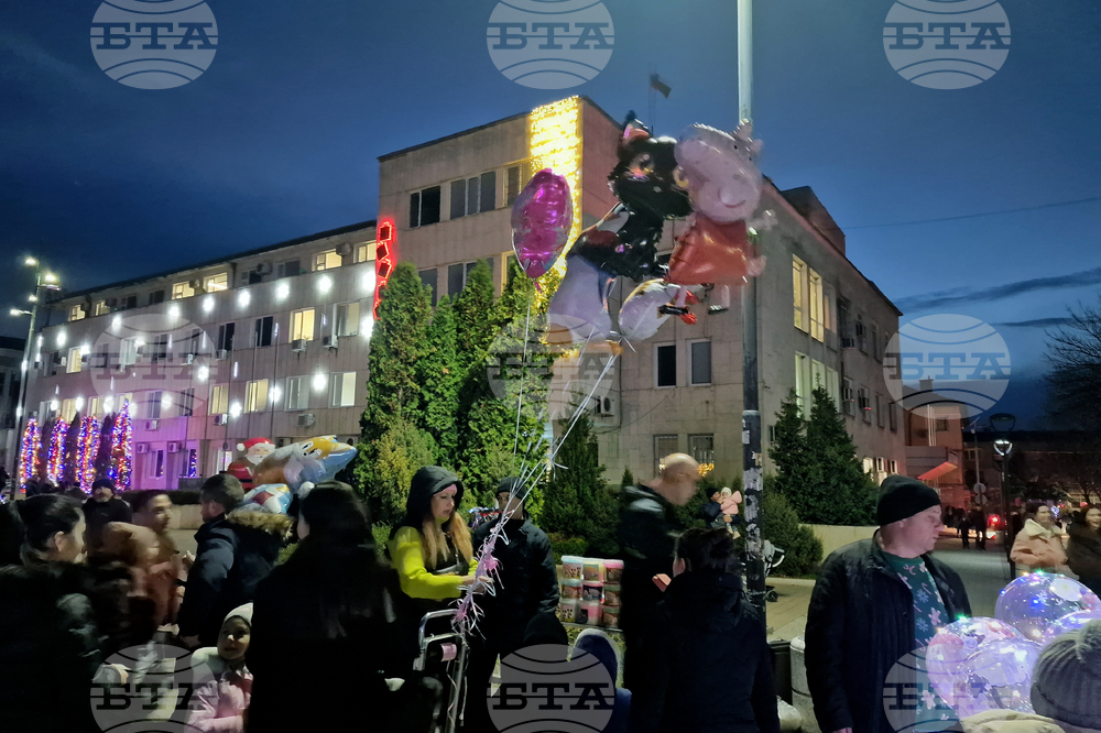 Търговище - коледна елха - светлини