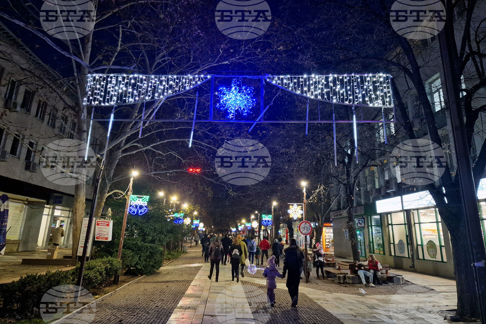 Търговище - коледна елха - светлини