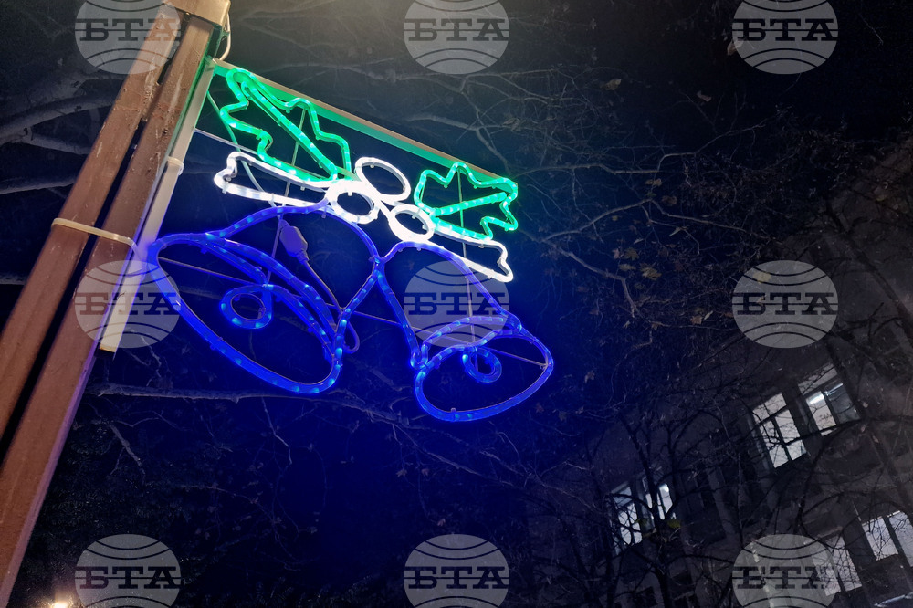 Търговище - коледна елха - светлини