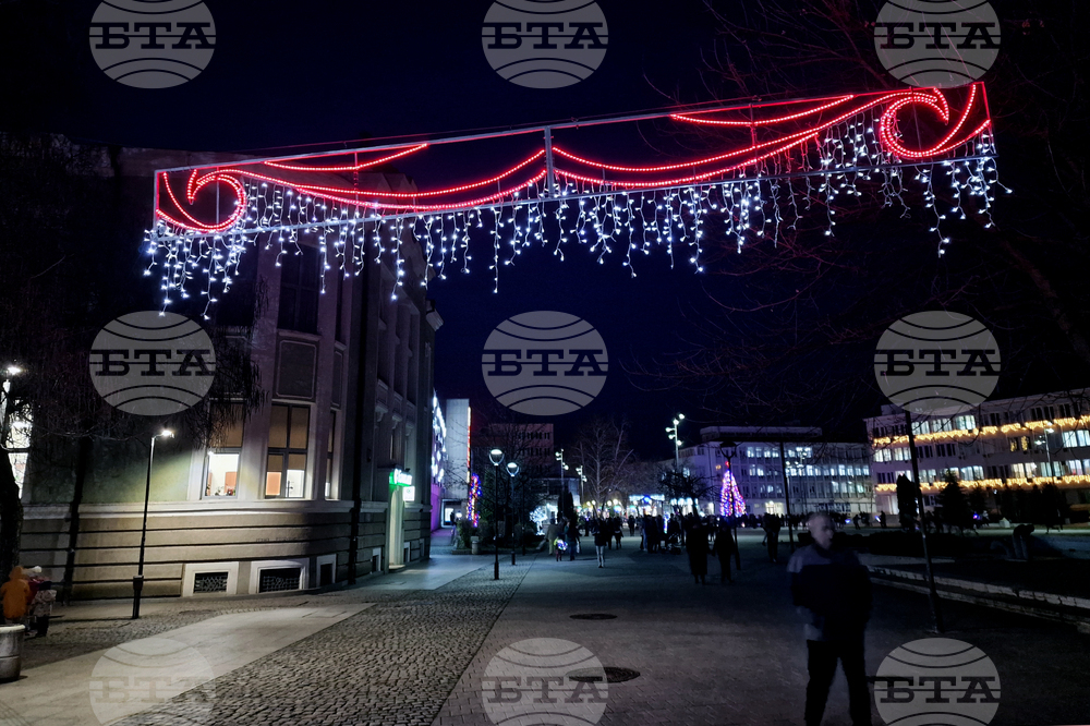 Търговище - коледна елха - светлини