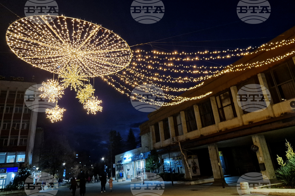 Търговище - коледна елха - светлини