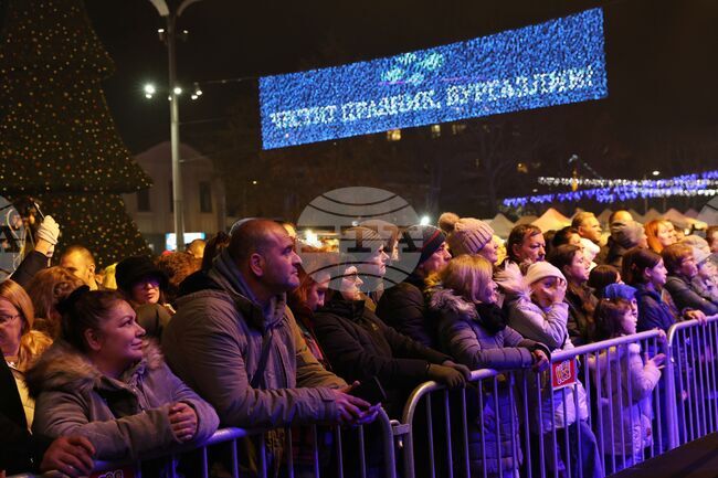 Празнична програма на сцена на открито ще подгрява настроението в Бургас всеки ден до Нова година