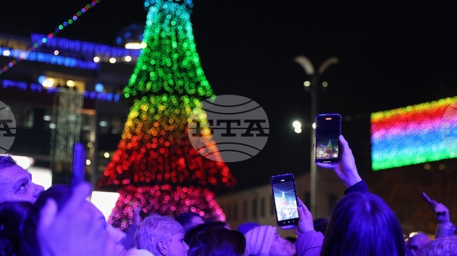 Концертната програма на открито „Музикален коледен Бургас“ ще допълва празничната атмосфера в града до края на декември