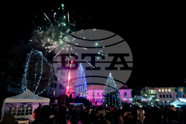 Трън - коледна елха - запалване на светлините