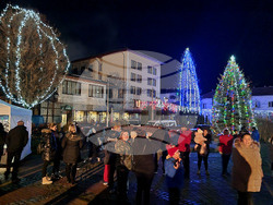Трън - коледна елха - запалване на светлините