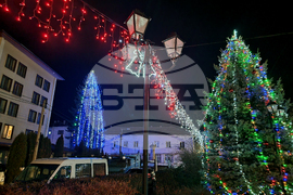 Трън - коледна елха - запалване на светлините