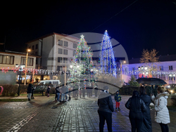Трън - коледна елха - запалване на светлините
