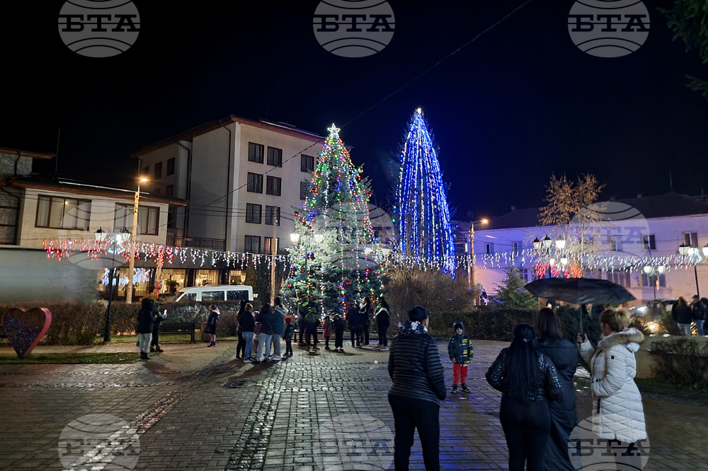 Трън - коледна елха - запалване на светлините