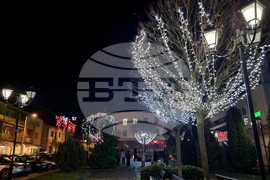 Трън - коледна елха - запалване на светлините