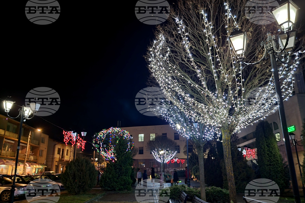 Трън - коледна елха - запалване на светлините