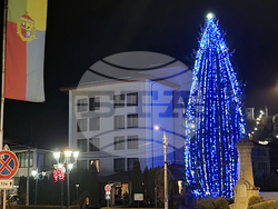 Трън - коледна елха - запалване на светлините