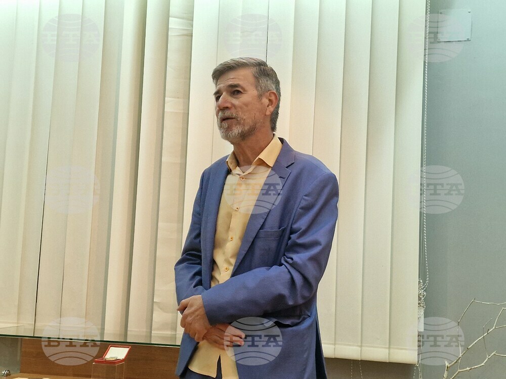Националният литературен музей почете Никола Вапцаров с изложбата "Чака ме светът"