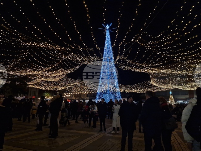 Елин Пелин - коледни светлини