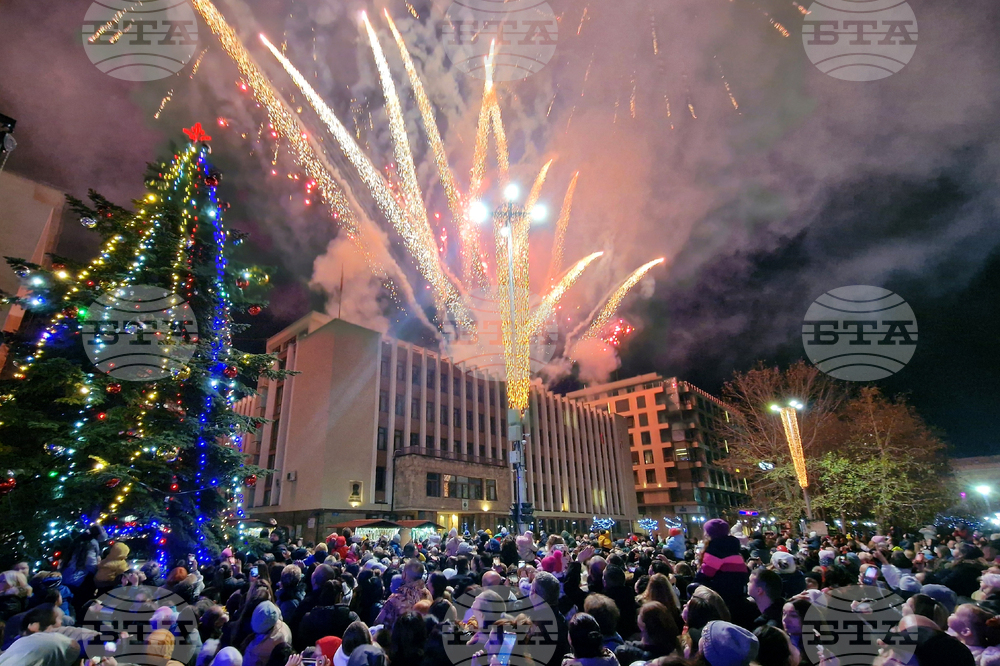  Хасково - коледно дърво - запалване на светлините