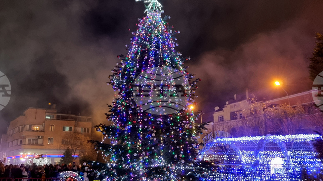 Светлините на коледната елха дават началото на празниците в Сливен на 8 декември