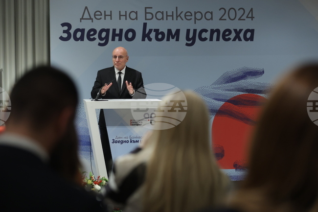 Предложението за облагане на свръхпечалбите на банките крие сериозни рискове за икономиката, каза управителят на БНБ Димитър Радев 