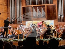 За пръв път на българска сцена Тийна Осара - съпруга на Патрик Галоа, рисува на фона на изпълнението на музиката от балета ''Ромео и Жулиета'' на Сергей Прокофиев.