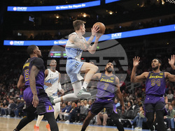 Lakers Hawks Basketball