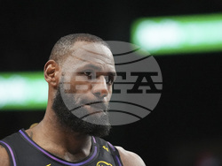 Lakers Hawks Basketball