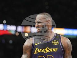 Lakers Hawks Basketball