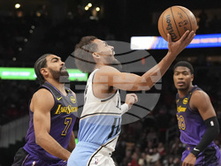 Lakers Hawks Basketball