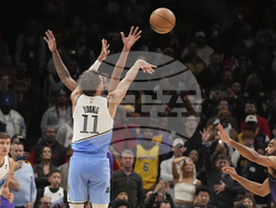 Lakers Hawks Basketball