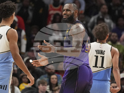 Lakers Hawks Basketball