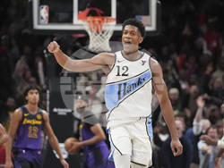 Lakers Hawks Basketball