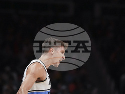 Lakers Hawks Basketball